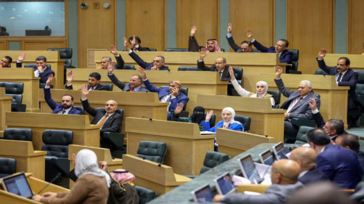  إحالة مشروع قانون "معدل الضمان" إلى لجنة العمل النيابية 