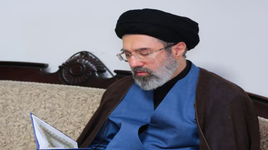  مصدران لرويترز: نجاة نجل خامنئي من هجوم أميركي إسرائيلي على إيران 