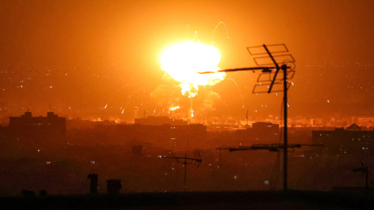  إصابة 4 مخازن للنفط في طهران بضربات أميركية وإسرائيلية 