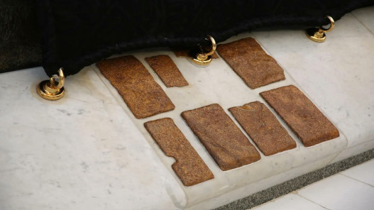  قطع "المَعجَن" في شاذروان الكعبة.. شواهد تاريخية نادرة توثّق مراحل عمارة البيت العتيق 