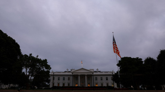  البيت الأبيض: إدارة ترامب قد تخفف قواعد الشحن لمكافحة ارتفاع الوقود 