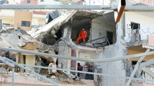  8 قتلى بغارة إسرائيلية على مبنى في منطقة صيدا جنوبي لبنان 