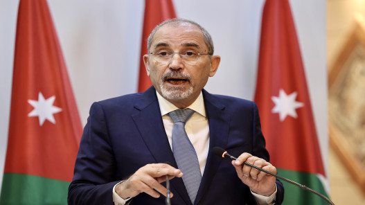  الصفدي ونظيره الكويتي يجددان إدانة الاعتداءات الإيرانية على الدول العربية 