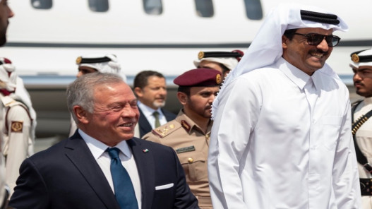  الملك يبدأ زيارة إلى دولة قطر 