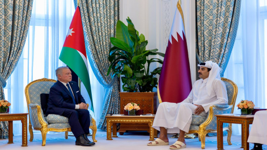  الملك وأمير قطر يعقدان مباحثات في الدوحة حول المستجدات الخطيرة في المنطقة 