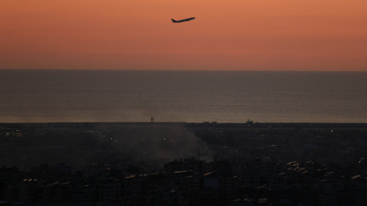 نزوح كثيف من مدينة صور في جنوب لبنان بعد أصدار جيش الاحتلال إنذارا بإخلائها 