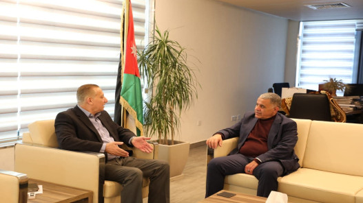  وزير الزراعة يؤكد أهمية متابعة كميات الخضار والفواكه الواردة لضمان انسيابية تزويد السوق 