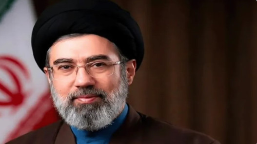  مجتبى خامنئي: الهجمات التي استهدفت تركيا وعُمان لم تنفذها إيران 