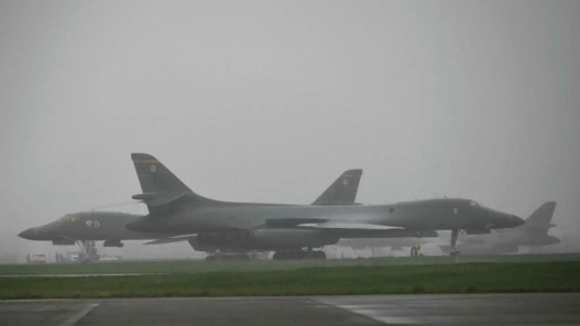  بريطانيا توافق على استخدام واشنطن قواعدها لضرب مواقع إيرانية تستهدف السفن 