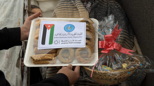  الحملة الأردنية والخيرية الهاشمية تنفذان فعالية تجمع بين عيد الفطر ويوم الأم في غزة 