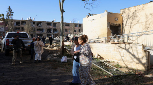  خدمة الطوارئ الإسرائيلية: مقتل شخص إثر حريق مركبتين قرب الجليل 