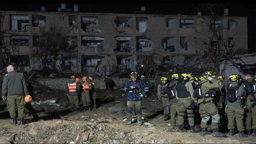  الجيش الإسرائيلي: إيران أطلقت 400 صاروخ منذ بدء الحرب واعتراض 92% منها 