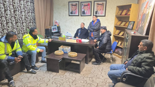  رئيس بلدية الطفيلة يدعو للإسراع في صيانة الطرق وإزالة الطمم ومخلفات السيول 