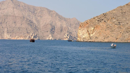  إيران تهدد بزرع ألغام ووقف الملاحة بالخليج في حال وقوع هجوم على ساحلها 