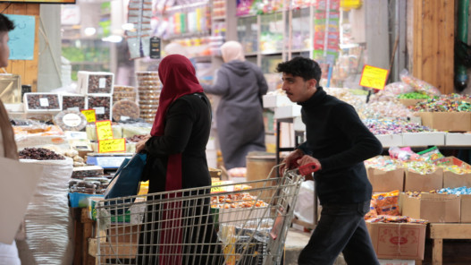  منتدى الاستراتيجيات يدعو لمتابعة الأسواق لمنع أي زيادات غير مبررة في أسعار السلع 