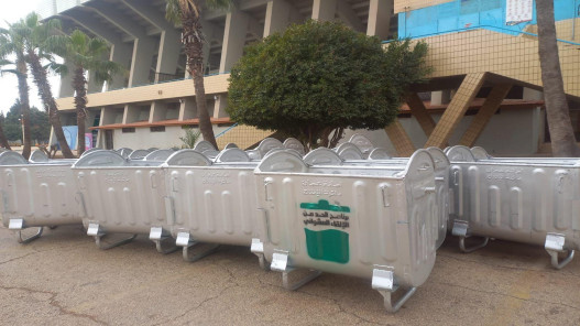  وزارة البيئة تنهي توزيع 600 حاوية وسلة نفايات في إربد 