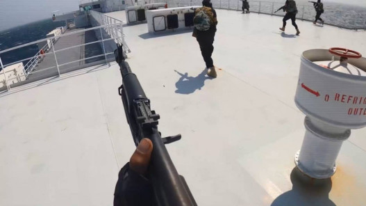  الحوثيون يلوحون باستعدادهم للانضمام إلى إيران 