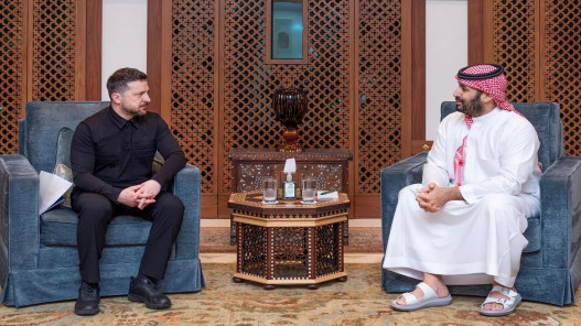  ولي العهد السعودي يجتمع مع زيلينسكي في جدة لبحث الأوضاع الإقليمية 