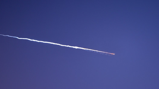  الجيش الإسرائيلي يعلن عن أول هجوم صاروخي من اليمن خلال الحرب 