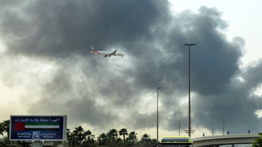  الدفاعات الجوية الإماراتية تتعامل مع 42 طائرة مسيرة و16 صاروخا باليستيا الأحد 