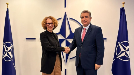  السفير البطاينة يبحث مع نائبة أمين عام الناتو تعزيز الشراكة وبرامج التعاون  
