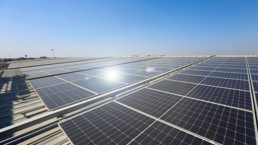  "الطاقة المتجددة": سلاسل التوريد تسير بشكل طبيعي ولم تتأثر بحرب إيران 