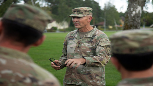  سي.بي.إس: هيجسيث طلب من رئيس أركان الجيش الجنرال جورج التنحي 