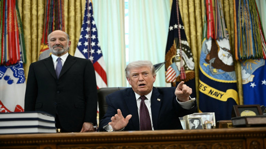  ترامب يهدد إيران باستهداف الجسور ومحطات توليد الكهرباء 