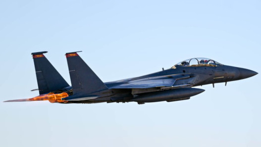  تحطم طائرة قتالية أميركية ثانية في منطقة الخليج وإنقاذ طيارها 