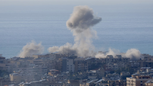  إسرائيل تدمّر جسرا في شرق لبنان وتجدد قصفها على ضاحية بيروت الجنوبية 