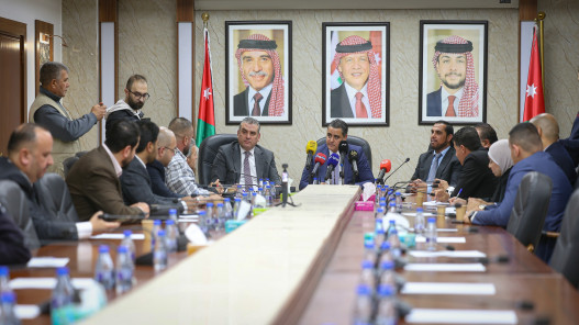  بحث المعيقات التي تواجه العاملين في قطاع مراكز اللياقة  