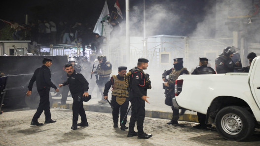  الكويت تدين بشدة أعمال التخريب واقتحام قنصليتها في البصرة بالعراق 