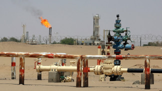 النفط يرتفع وسط مخاوف بشأن الإمدادات وأثر محدود لأوميكرون