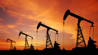 النفط يتراجع مع جني أرباح بعد زيادة المخزونات الأميركية