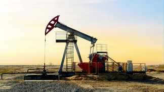 النفط يلامس 90 دولارا للبرميل للمرة الأولى منذ 2014