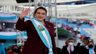 هندوراس تنصب أول رئيسة لها بحضور نائبة الرئيس الأميركي