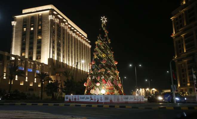 شجرة عيد الميلاد تزّين ميادين وشوارع في الأردن