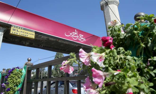 ألعاب نارية وطرقات وساحات مزيّنة احتفالا بزفاف ولي العهد