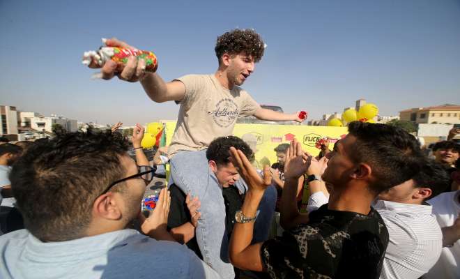 "المملكة" ترصد احتفالات طلبة ناجحين في التوجيهي